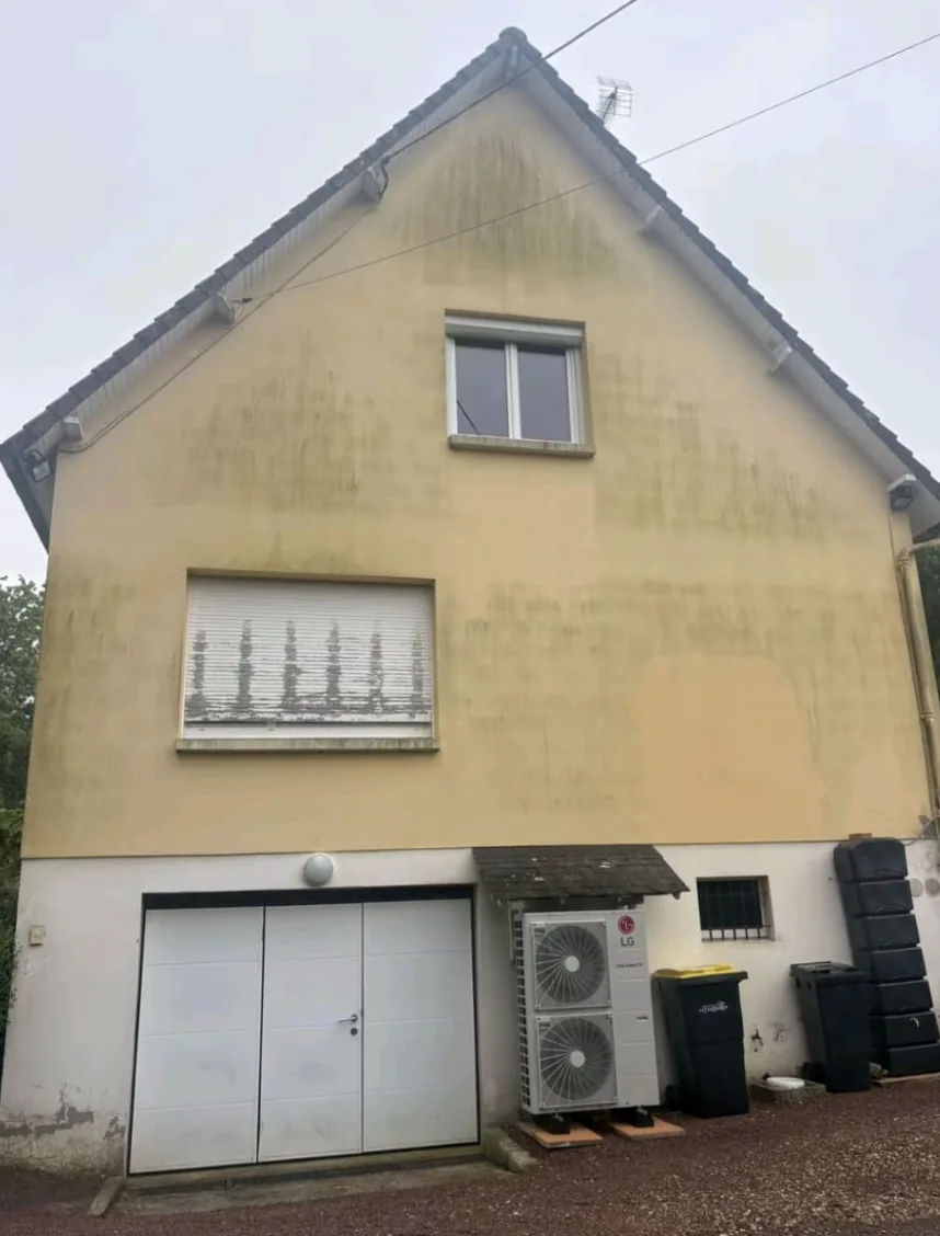 Nettoyage d’un pignon jaune avant intervention